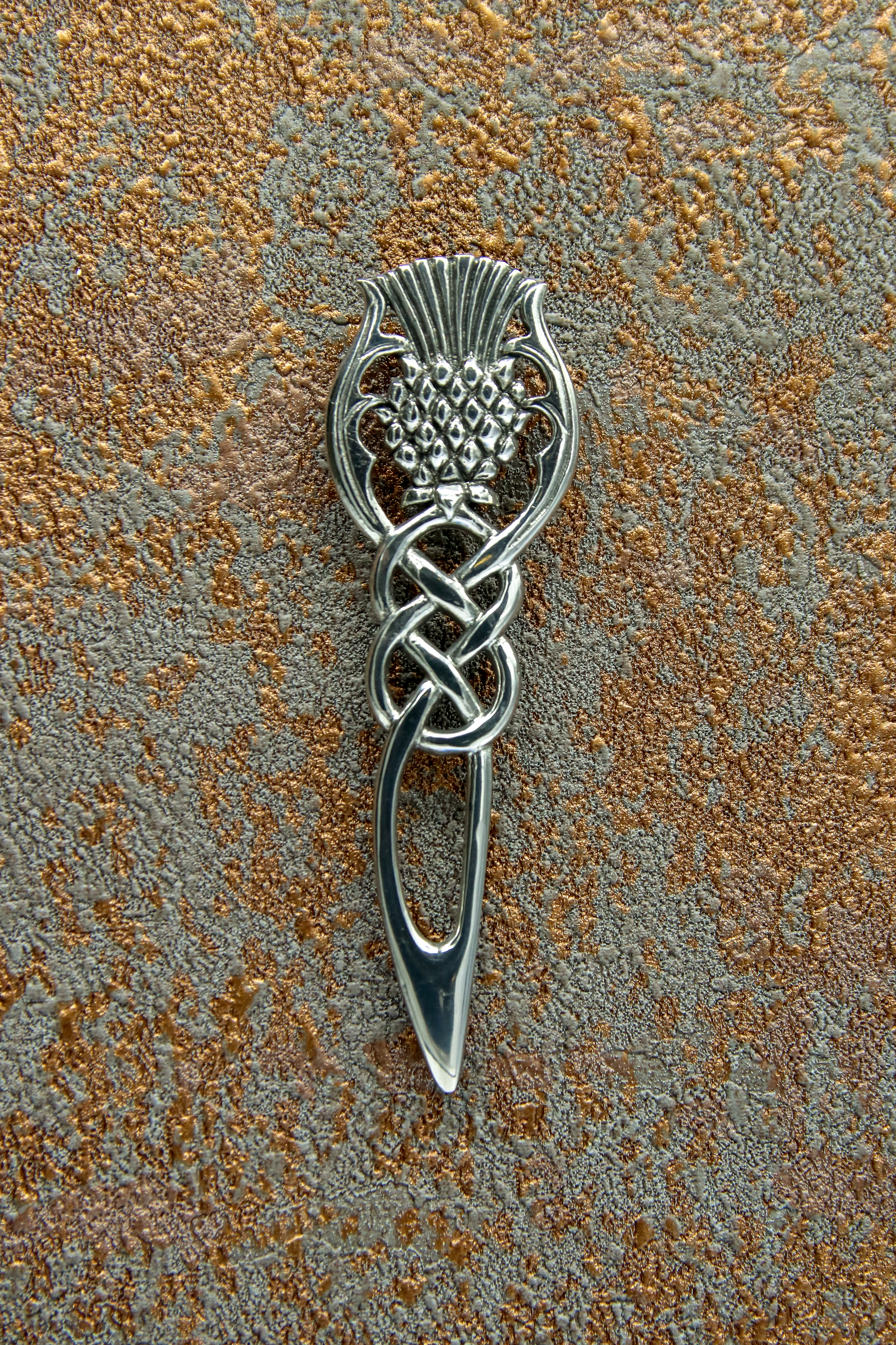 Kilt Pin Diestelknoten